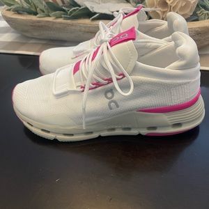 On Running On Cloud Running “Barbie” Pink Shoe